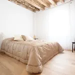 The Lion's House Apt3