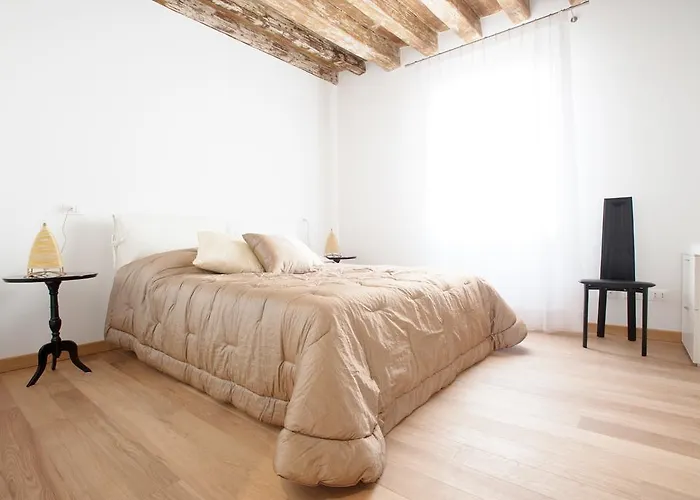 The Lion's House Apt3